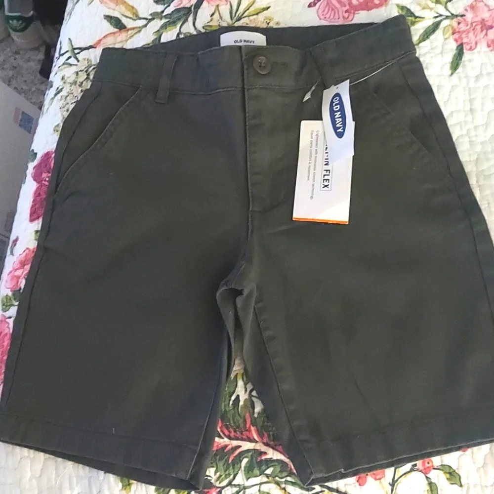 Old Navy Olive Green Boys Built in Flex 